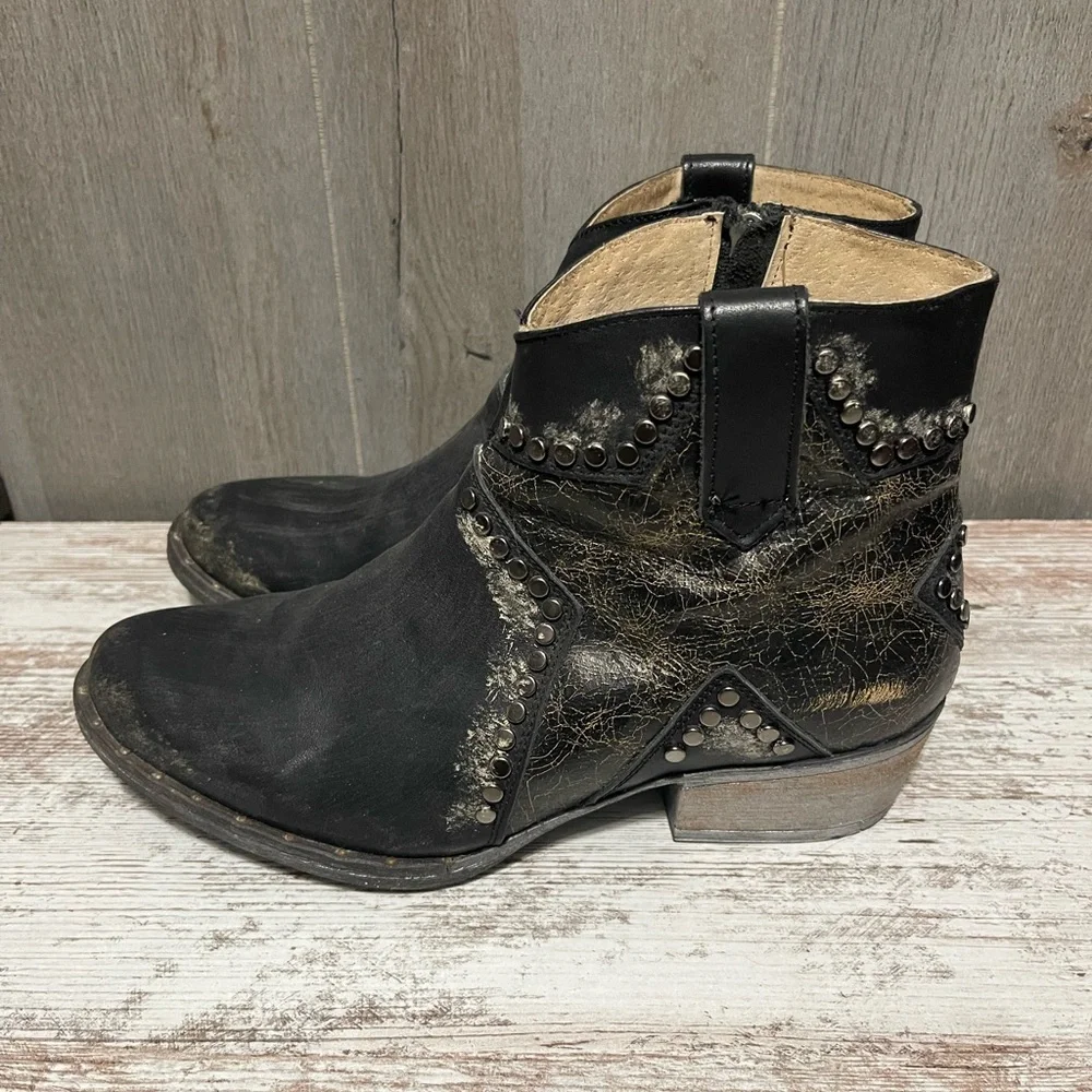 Circle G Black Studded Ankle Boots - Picture 3 of 7